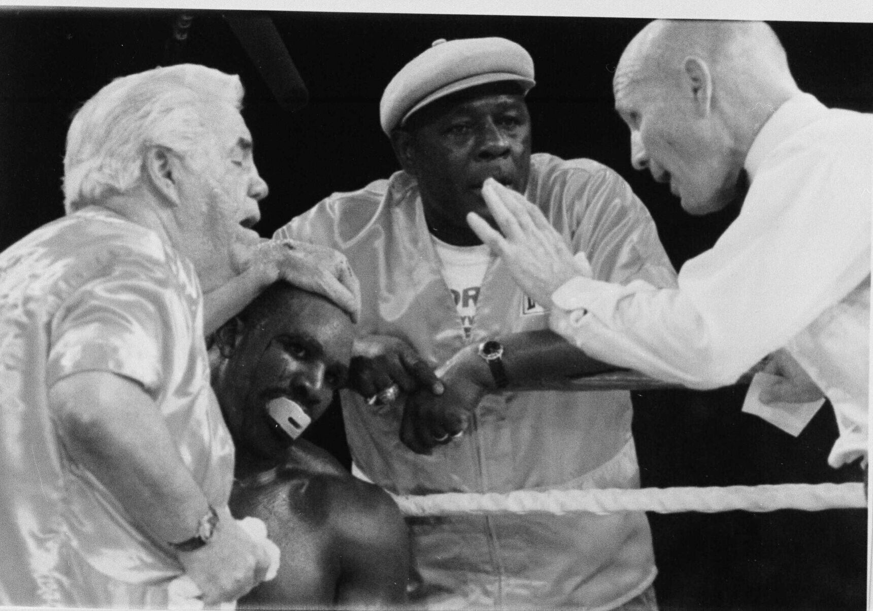 1992: Unbeaten Evander Holyfield wins unanimous decision over Larry Holmes
